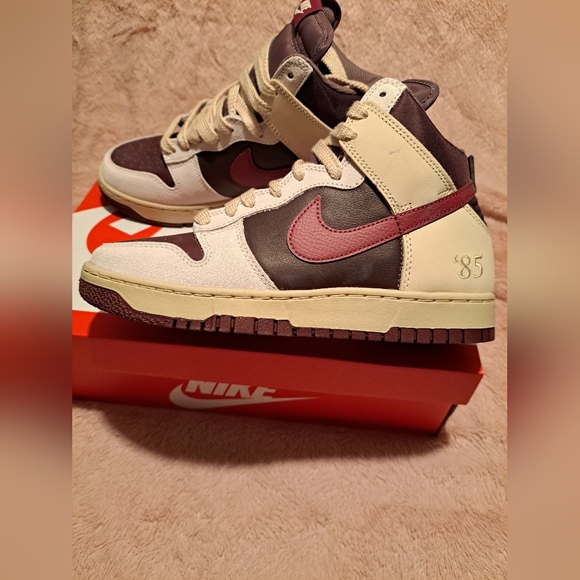 NIKE DUNKS - Picture 3 of 7